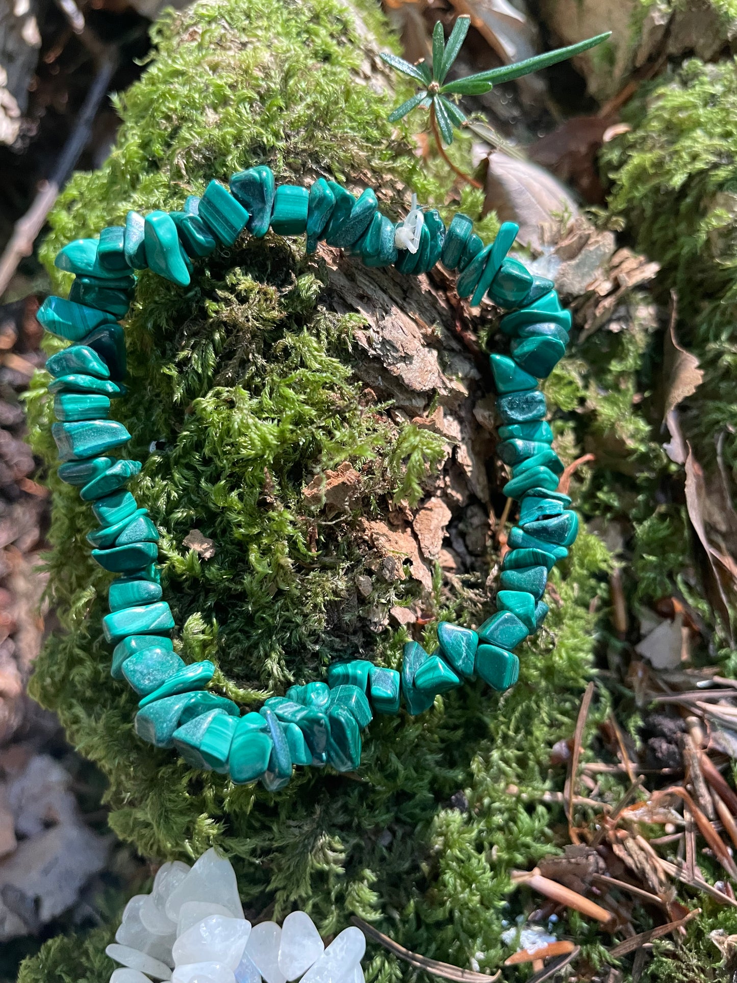 test Malachite crystal chip elasticated delicate bracelet 6cm diameter